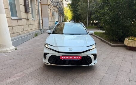 Toyota Camry, 2024 год, 3 700 000 рублей, 2 фотография