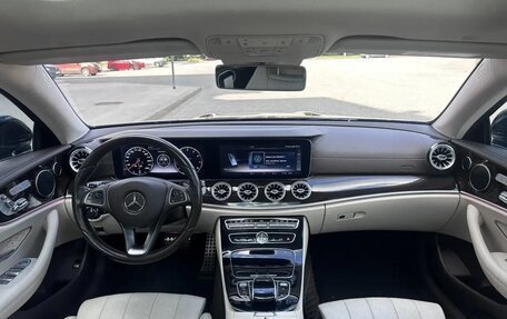 Mercedes-Benz E-Класс, 2017 год, 3 100 000 рублей, 13 фотография