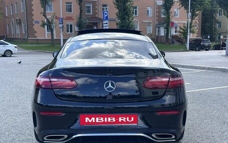 Mercedes-Benz E-Класс, 2017 год, 3 100 000 рублей, 4 фотография