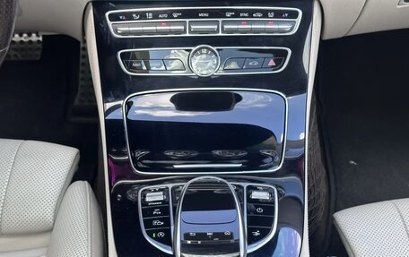 Mercedes-Benz E-Класс, 2017 год, 3 100 000 рублей, 32 фотография