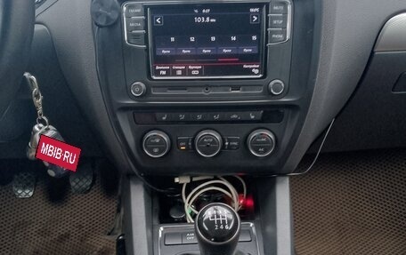 Volkswagen Jetta VI, 2015 год, 1 350 000 рублей, 10 фотография