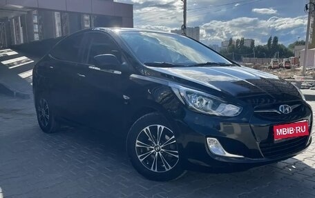 Hyundai Solaris II рестайлинг, 2012 год, 795 000 рублей, 1 фотография