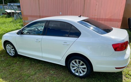 Volkswagen Jetta VI, 2013 год, 950 000 рублей, 2 фотография