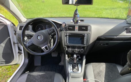 Volkswagen Jetta VI, 2013 год, 950 000 рублей, 11 фотография