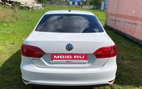 Volkswagen Jetta VI, 2013 год, 950 000 рублей, 3 фотография