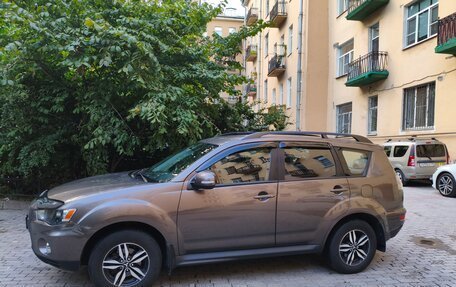 Mitsubishi Outlander III рестайлинг 3, 2011 год, 950 000 рублей, 3 фотография