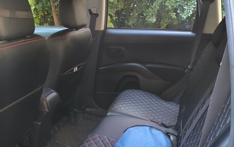 Mitsubishi Outlander III рестайлинг 3, 2011 год, 950 000 рублей, 8 фотография