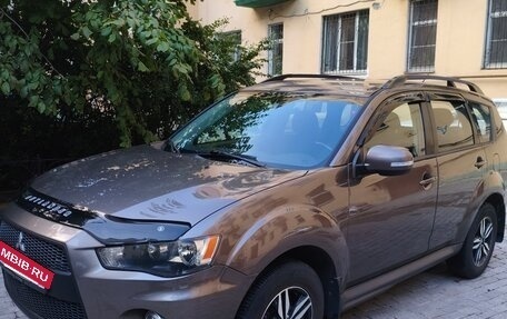 Mitsubishi Outlander III рестайлинг 3, 2011 год, 950 000 рублей, 2 фотография