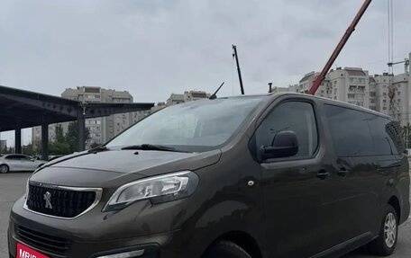 Peugeot Traveller I, 2019 год, 2 215 000 рублей, 1 фотография