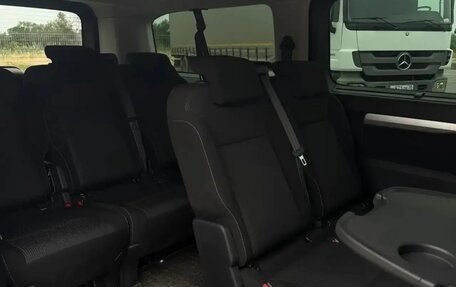 Peugeot Traveller I, 2019 год, 2 215 000 рублей, 9 фотография
