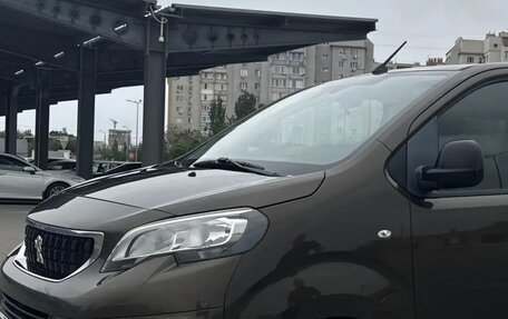Peugeot Traveller I, 2019 год, 2 215 000 рублей, 13 фотография