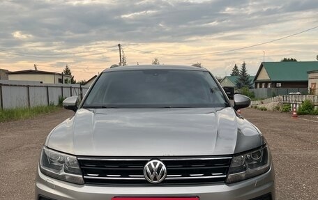 Volkswagen Tiguan II, 2018 год, 1 950 000 рублей, 2 фотография