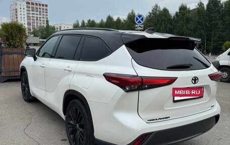 Toyota Highlander, 2021 год, 5 110 000 рублей, 4 фотография
