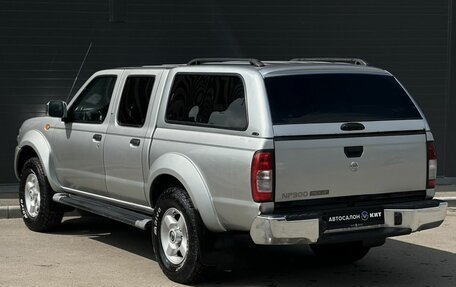 Nissan NP300, 2010 год, 1 499 000 рублей, 4 фотография