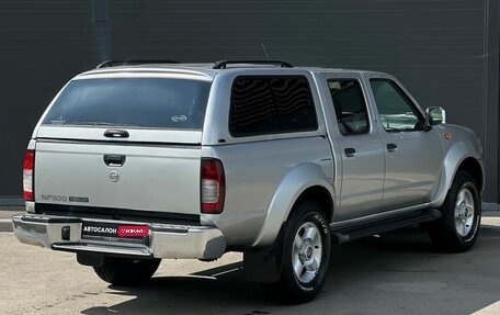 Nissan NP300, 2010 год, 1 499 000 рублей, 6 фотография