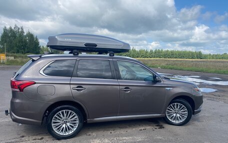 Mitsubishi Outlander III рестайлинг 3, 2019 год, 2 250 000 рублей, 4 фотография