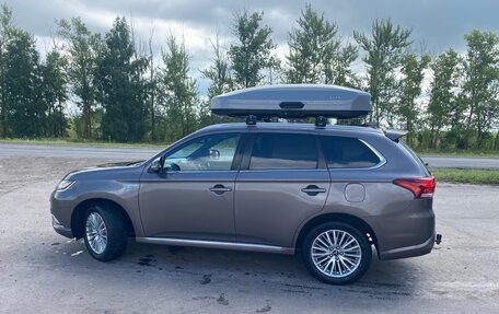 Mitsubishi Outlander III рестайлинг 3, 2019 год, 2 250 000 рублей, 7 фотография