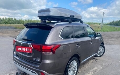 Mitsubishi Outlander III рестайлинг 3, 2019 год, 2 250 000 рублей, 3 фотография