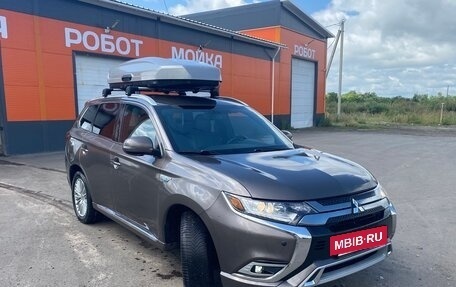 Mitsubishi Outlander III рестайлинг 3, 2019 год, 2 250 000 рублей, 2 фотография
