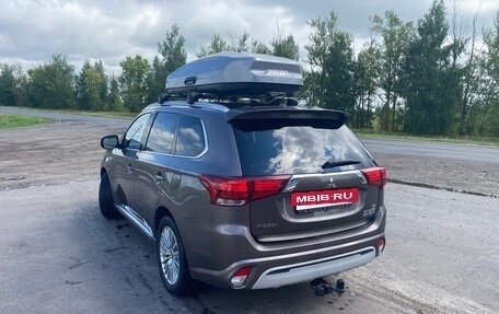 Mitsubishi Outlander III рестайлинг 3, 2019 год, 2 250 000 рублей, 6 фотография