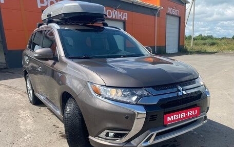 Mitsubishi Outlander III рестайлинг 3, 2019 год, 2 250 000 рублей, 9 фотография