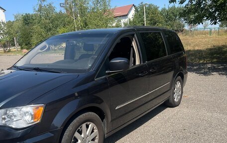 Chrysler Town & Country V рестайлинг, 2013 год, 1 500 000 рублей, 4 фотография