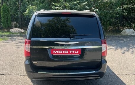Chrysler Town & Country V рестайлинг, 2013 год, 1 500 000 рублей, 3 фотография