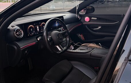 Mercedes-Benz E-Класс, 2020 год, 3 990 000 рублей, 8 фотография