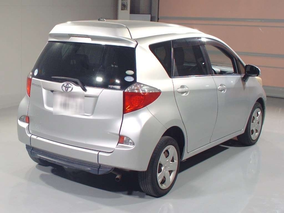 Toyota Ractis II, 2010 год, 890 000 рублей, 2 фотография