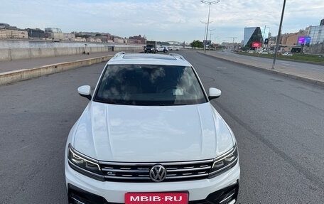 Volkswagen Tiguan II, 2019 год, 2 700 000 рублей, 2 фотография