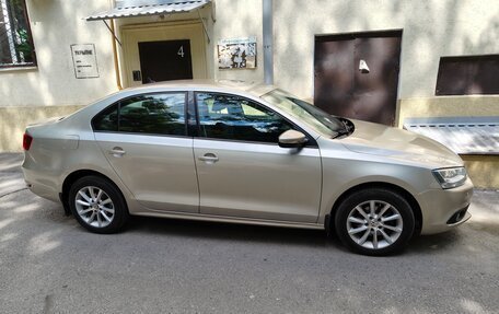 Volkswagen Jetta VI, 2012 год, 1 050 000 рублей, 2 фотография