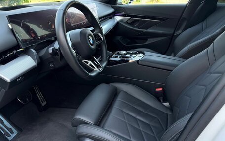 BMW 5 серия, 2023 год, 6 150 000 рублей, 11 фотография