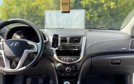 Hyundai Solaris II рестайлинг, 2012 год, 800 000 рублей, 9 фотография