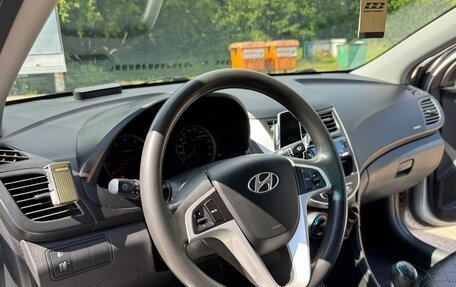 Hyundai Solaris II рестайлинг, 2012 год, 800 000 рублей, 11 фотография