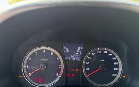 Hyundai Solaris II рестайлинг, 2012 год, 800 000 рублей, 14 фотография