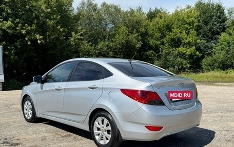 Hyundai Solaris II рестайлинг, 2012 год, 800 000 рублей, 5 фотография