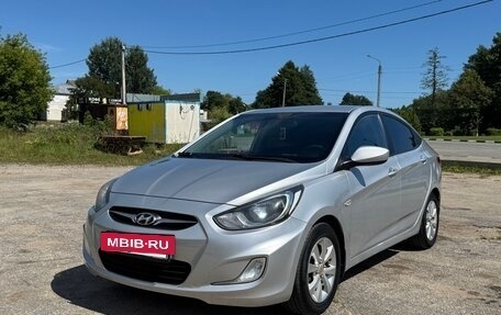 Hyundai Solaris II рестайлинг, 2012 год, 800 000 рублей, 7 фотография