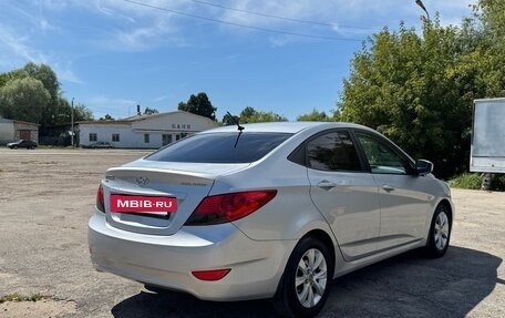 Hyundai Solaris II рестайлинг, 2012 год, 800 000 рублей, 3 фотография
