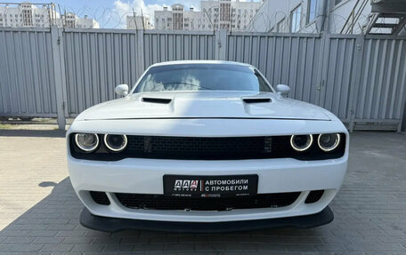 Dodge Challenger III рестайлинг 2, 2017 год, 2 850 000 рублей, 2 фотография
