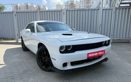 Dodge Challenger III рестайлинг 2, 2017 год, 2 850 000 рублей, 3 фотография