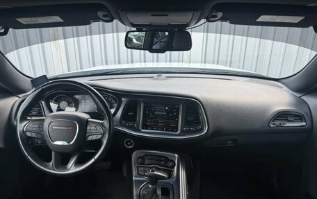 Dodge Challenger III рестайлинг 2, 2017 год, 2 850 000 рублей, 12 фотография