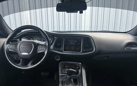 Dodge Challenger III рестайлинг 2, 2017 год, 2 850 000 рублей, 11 фотография