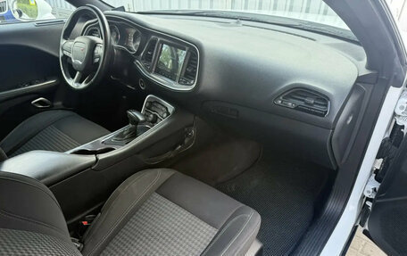 Dodge Challenger III рестайлинг 2, 2017 год, 2 850 000 рублей, 15 фотография