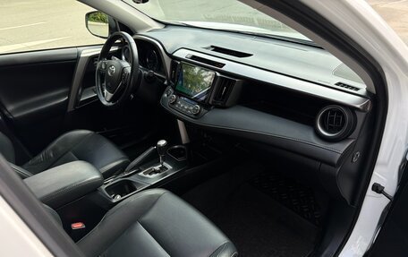 Toyota RAV4, 2015 год, 2 580 000 рублей, 24 фотография