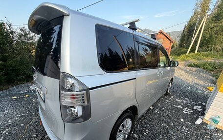 Toyota Voxy II, 2008 год, 1 200 000 рублей, 5 фотография