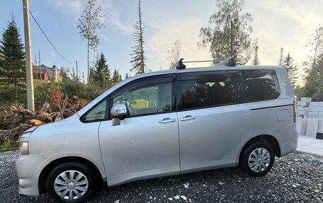 Toyota Voxy II, 2008 год, 1 200 000 рублей, 9 фотография