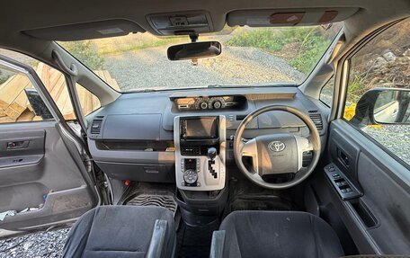 Toyota Voxy II, 2008 год, 1 200 000 рублей, 15 фотография