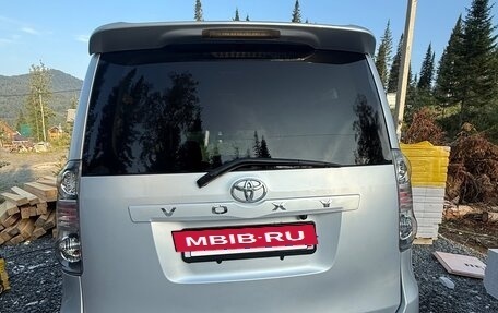 Toyota Voxy II, 2008 год, 1 200 000 рублей, 7 фотография