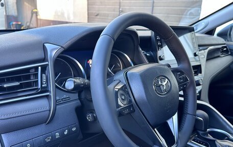 Toyota Camry, 2022 год, 3 300 000 рублей, 4 фотография