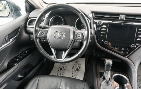 Toyota Camry, 2020 год, 3 599 000 рублей, 10 фотография